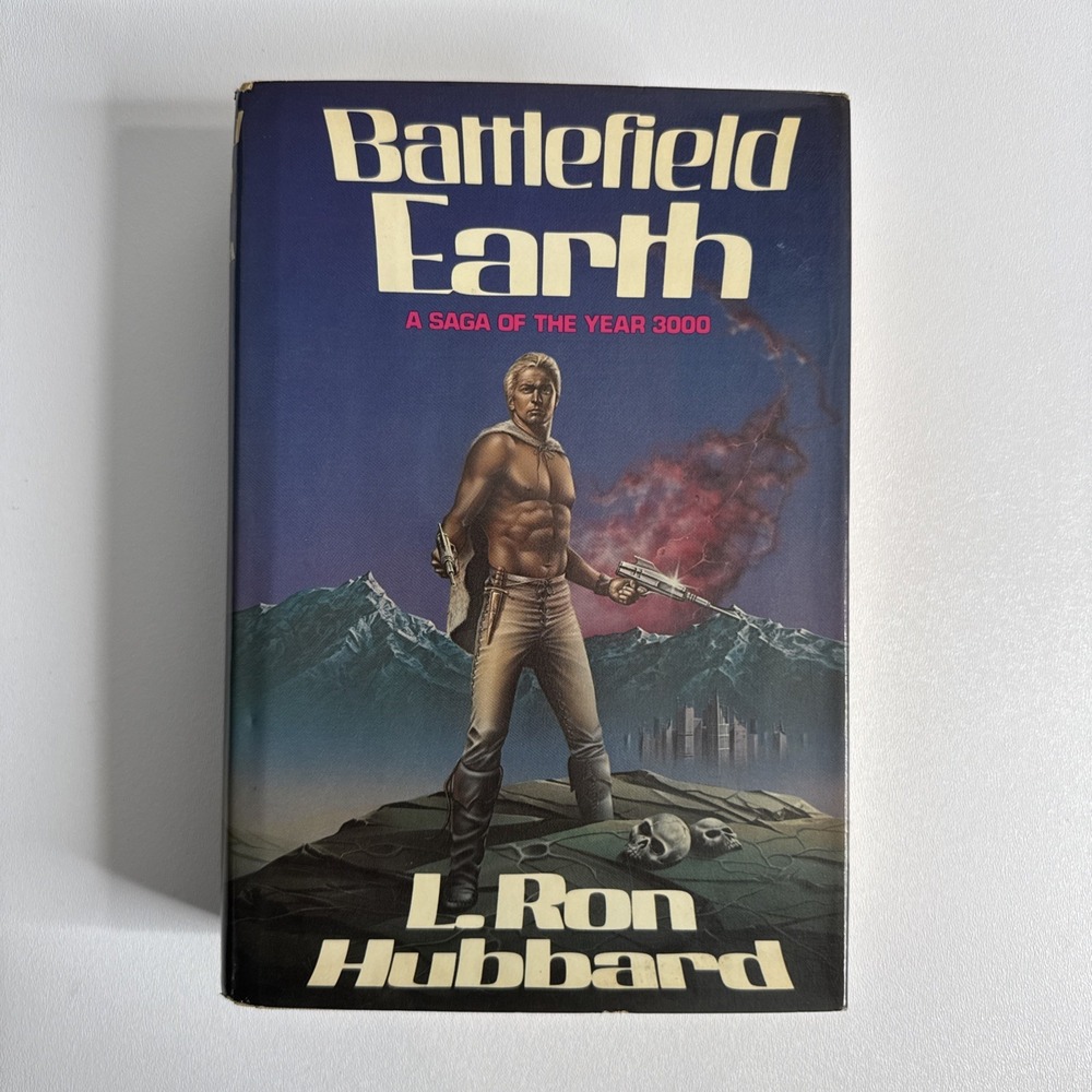 L. Ron Hubbard BATTLEFIELD EARTH Hardcover 1982 Vintage Sci-Fi Fiction